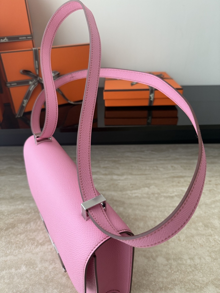 Constance 23cm New Style Mirror, Epsom Skin, CC10 Craie Color, Gold Hardware