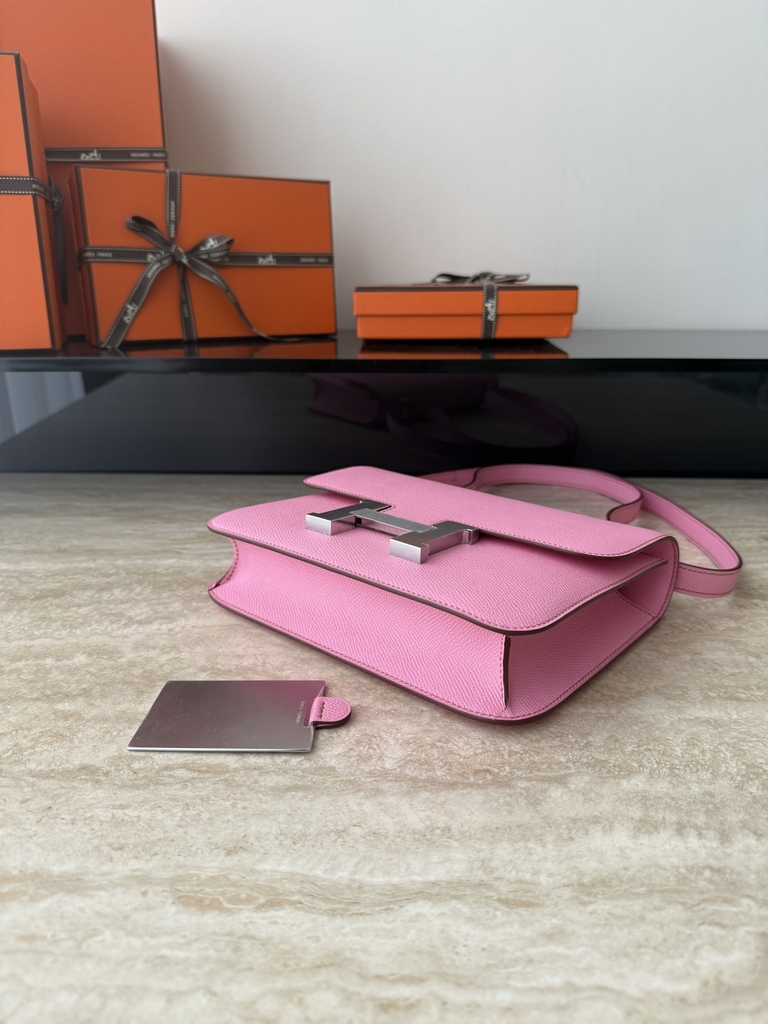 Constance 23cm New Style Mirror, Epsom Skin, CC10 Craie Color, Gold Hardware