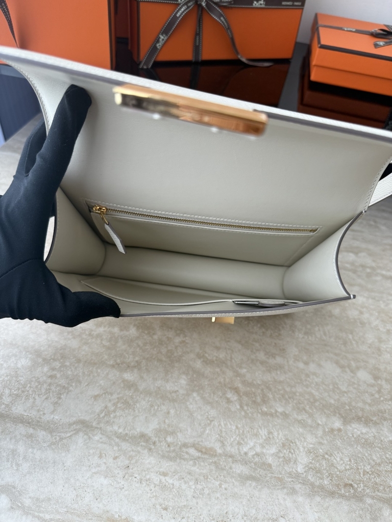 Constance 23cm New Style Mirror, Epsom Skin, CC10 Craie Color, Gold Hardware