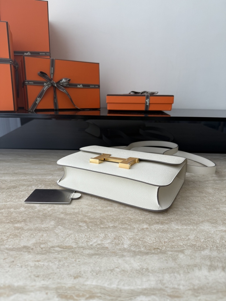 Constance 23cm New Style Mirror, Epsom Skin, CC10 Craie Color, Gold Hardware