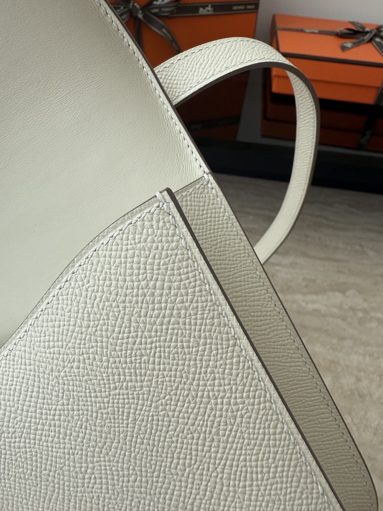 Constance 23cm New Style Mirror, Epsom Skin, CC10 Craie Color, Gold Hardware