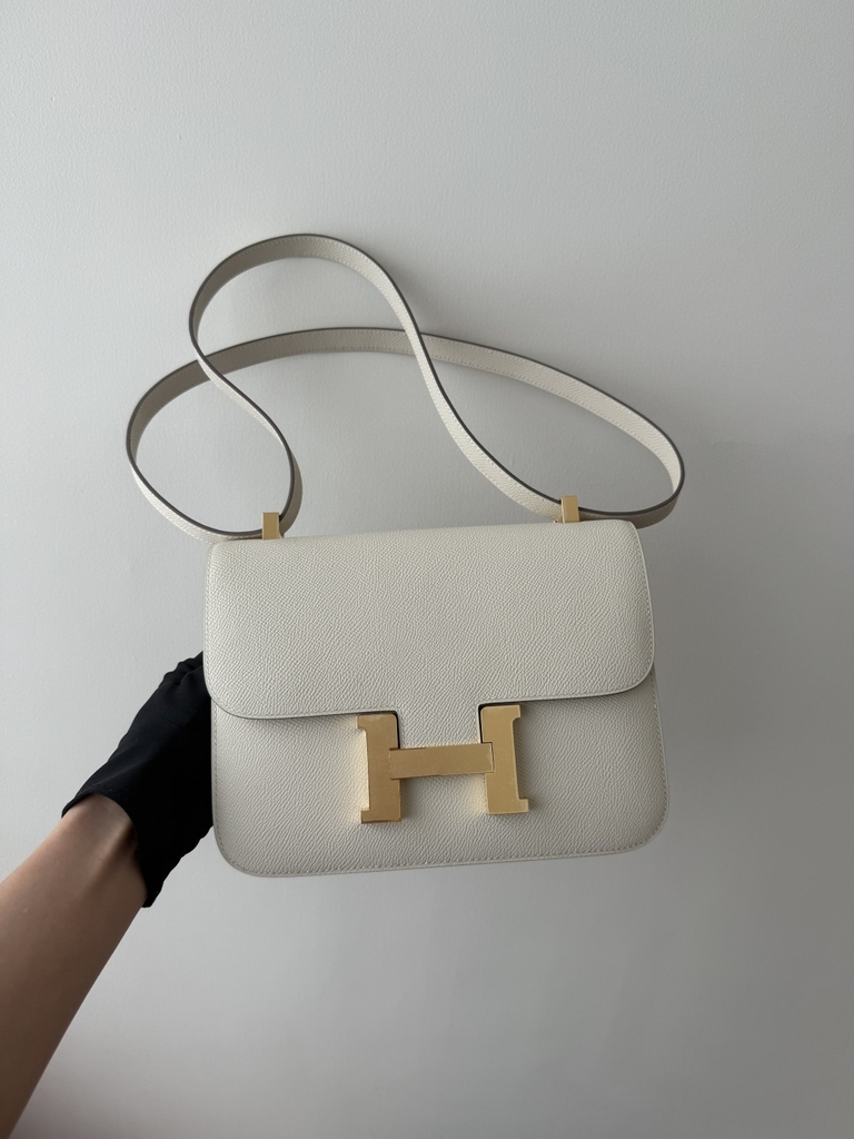 Constance 23cm New Style Mirror, Epsom Skin, CC10 Craie Color, Gold Hardware