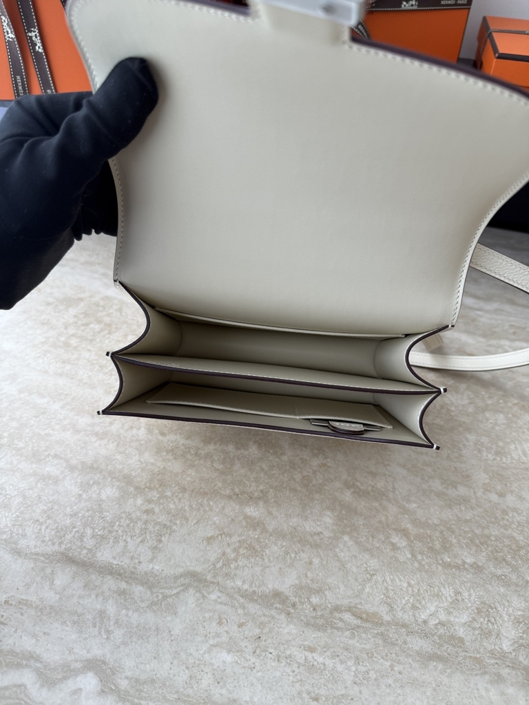 Constance 18cm Mirror - Evercolor Leather - Cream White with Silver Hardware