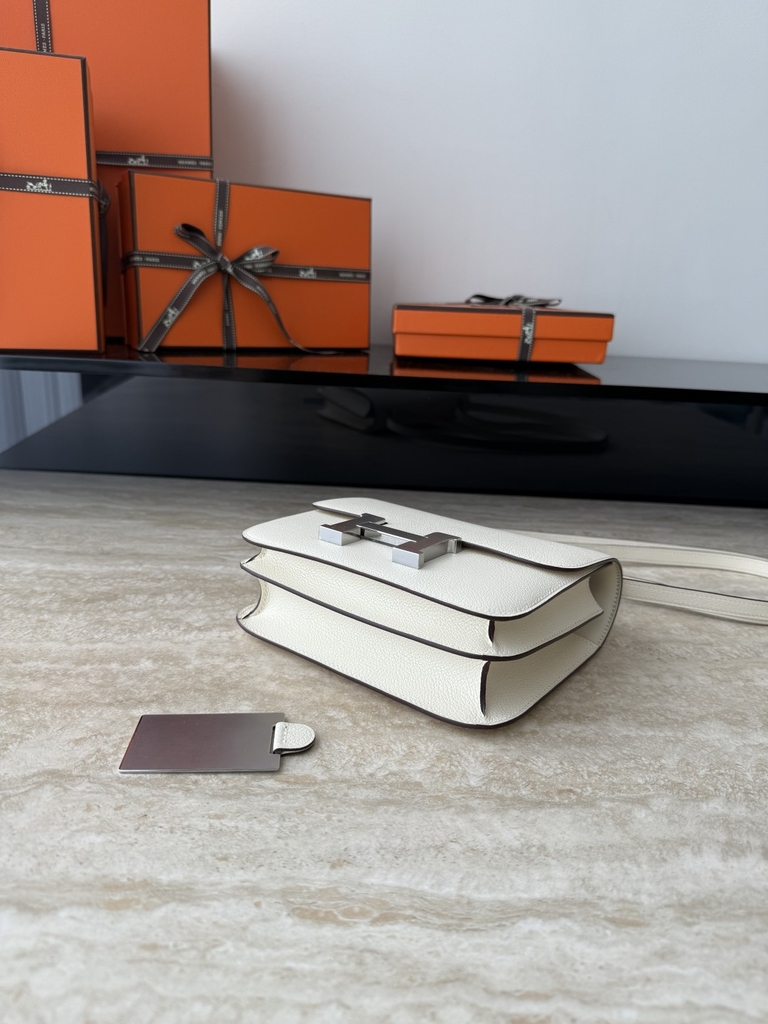 Constance 18cm Mirror - Evercolor Leather - Cream White with Silver Hardware