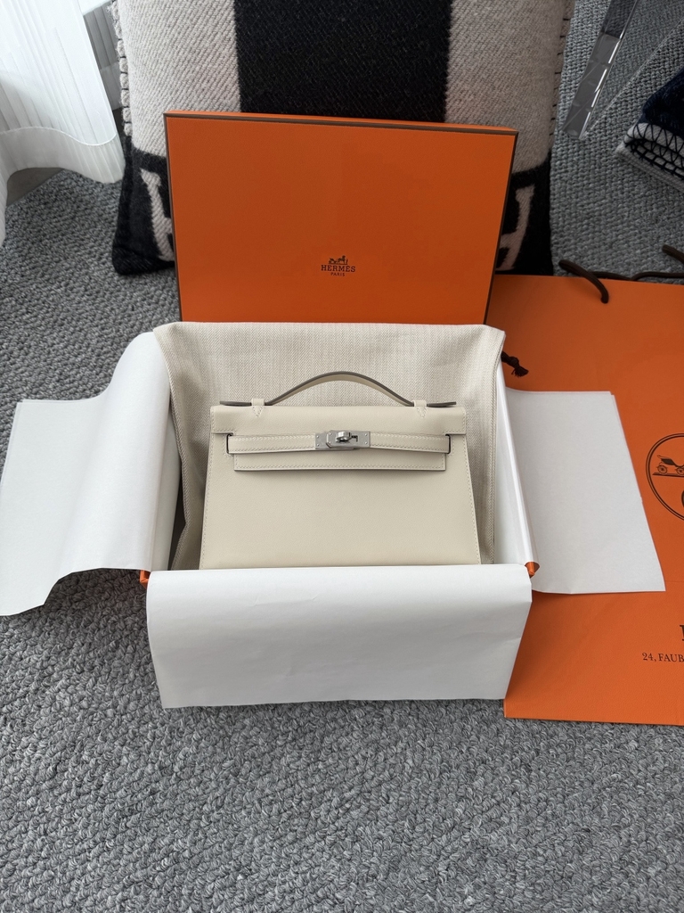 Kelly Pochette 22cm Swift Leather CK10 Craie Color