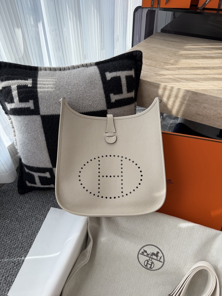 Evelyne 29cm Original Leather CK10 Craie Color Handbag