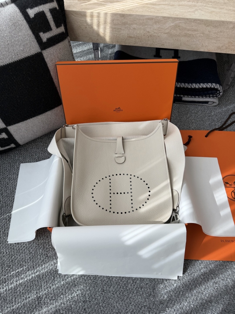 Evelyne 29cm Original Leather CK10 Craie Color Handbag