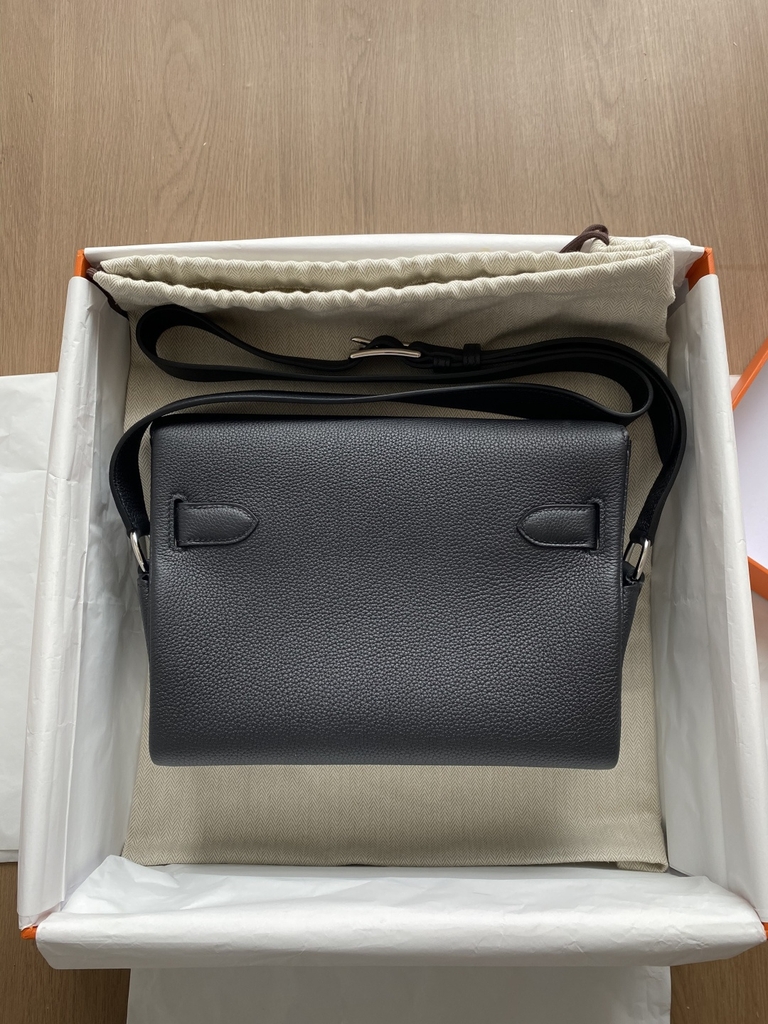 Kelly Messenger - Noir - Evercolor - PHW