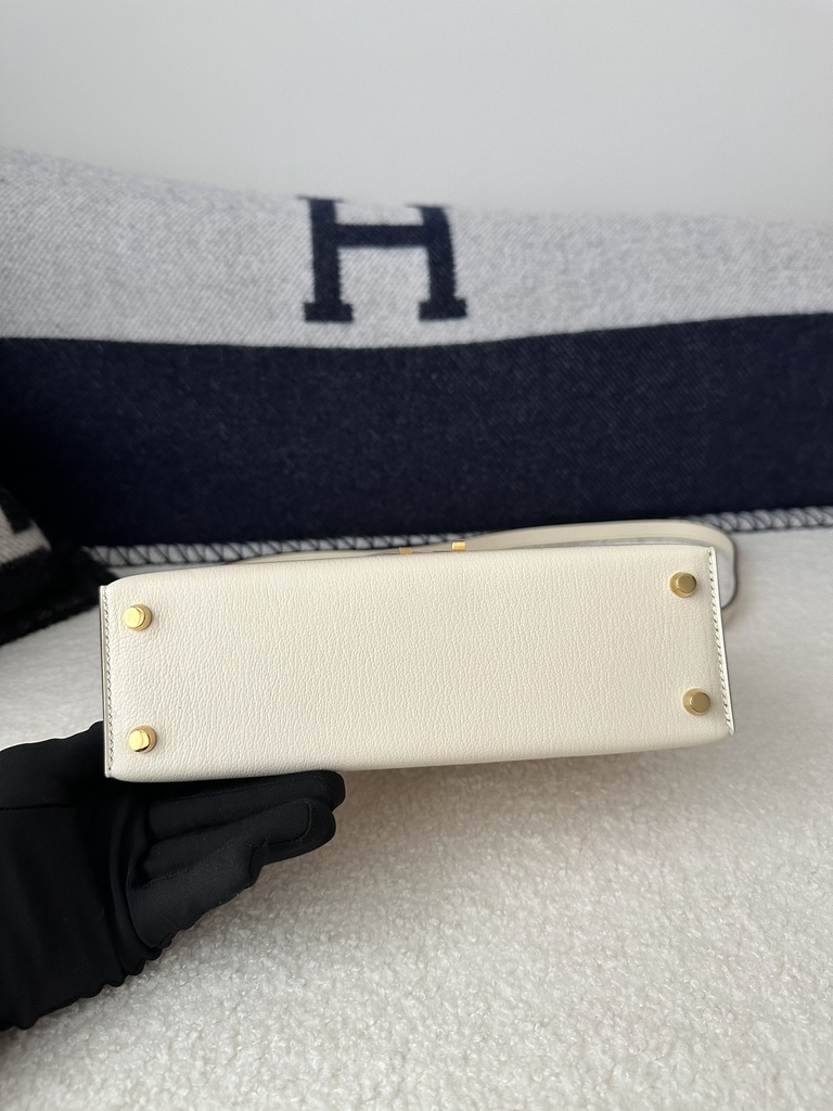 Verrou 21cm Chevre Goatskin Leather I2 Nata Cream White Gold Hardware