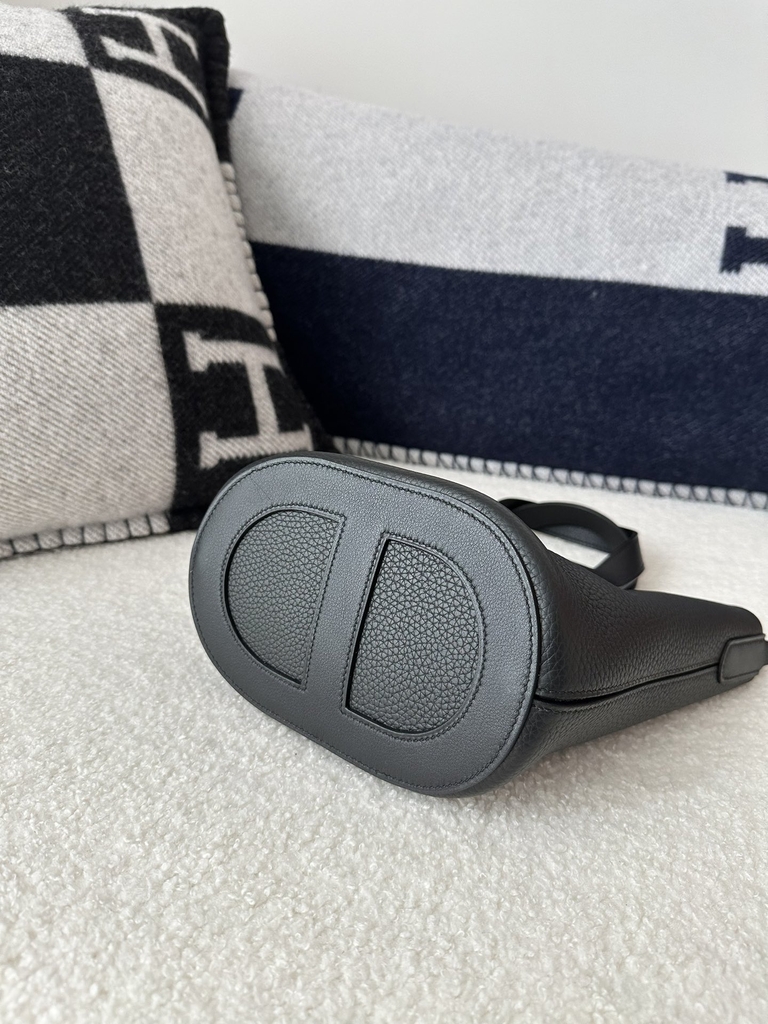 Picotin Lock II 18cm, In The Loop, Imported Clemence & Swift Leather, CK89 Noir Black with Silver Hardware.