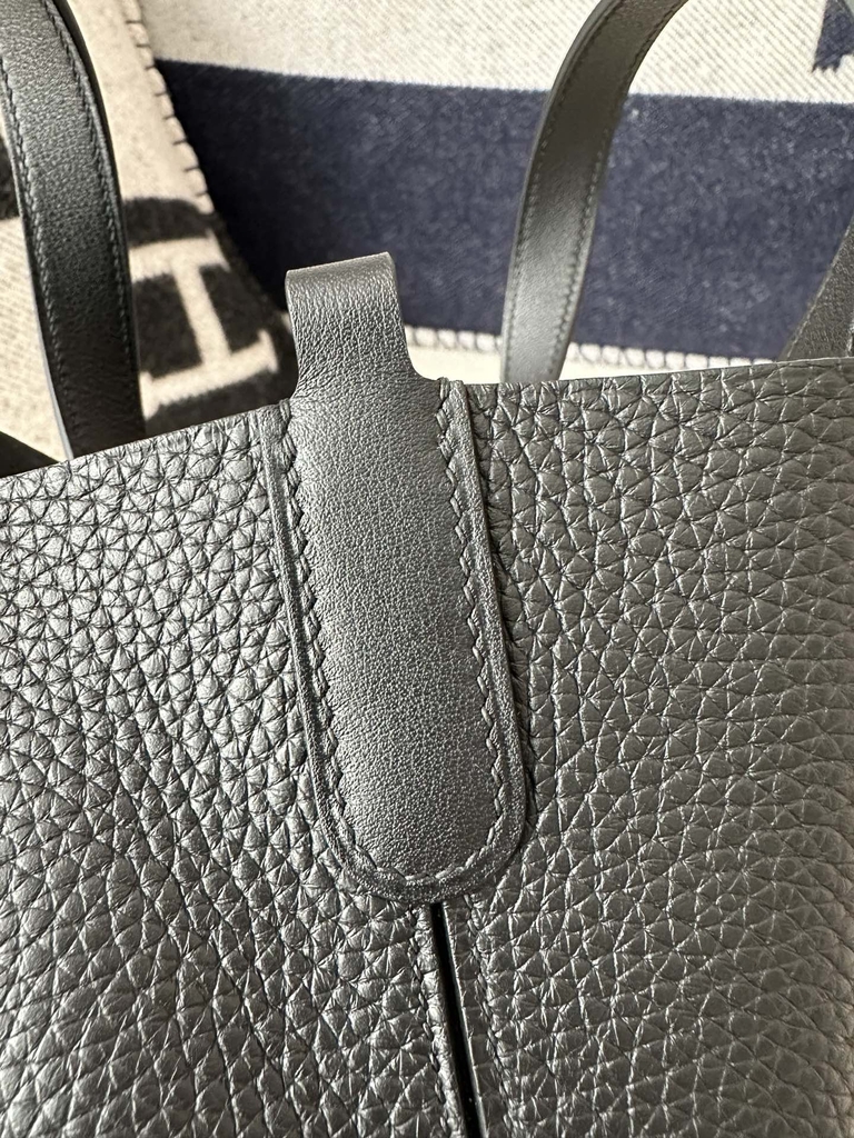 Picotin Lock II 18cm, In The Loop, Imported Clemence & Swift Leather, CK89 Noir Black with Silver Hardware.