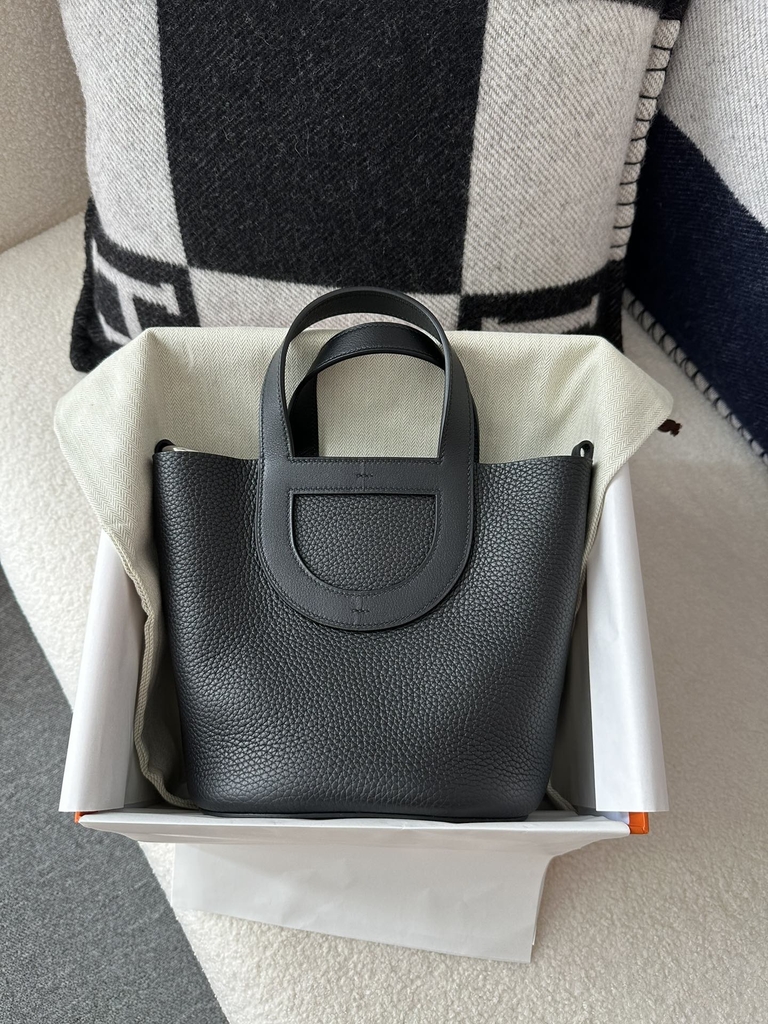 Picotin Lock II 18cm, In The Loop, Imported Clemence & Swift Leather, CK89 Noir Black with Silver Hardware.