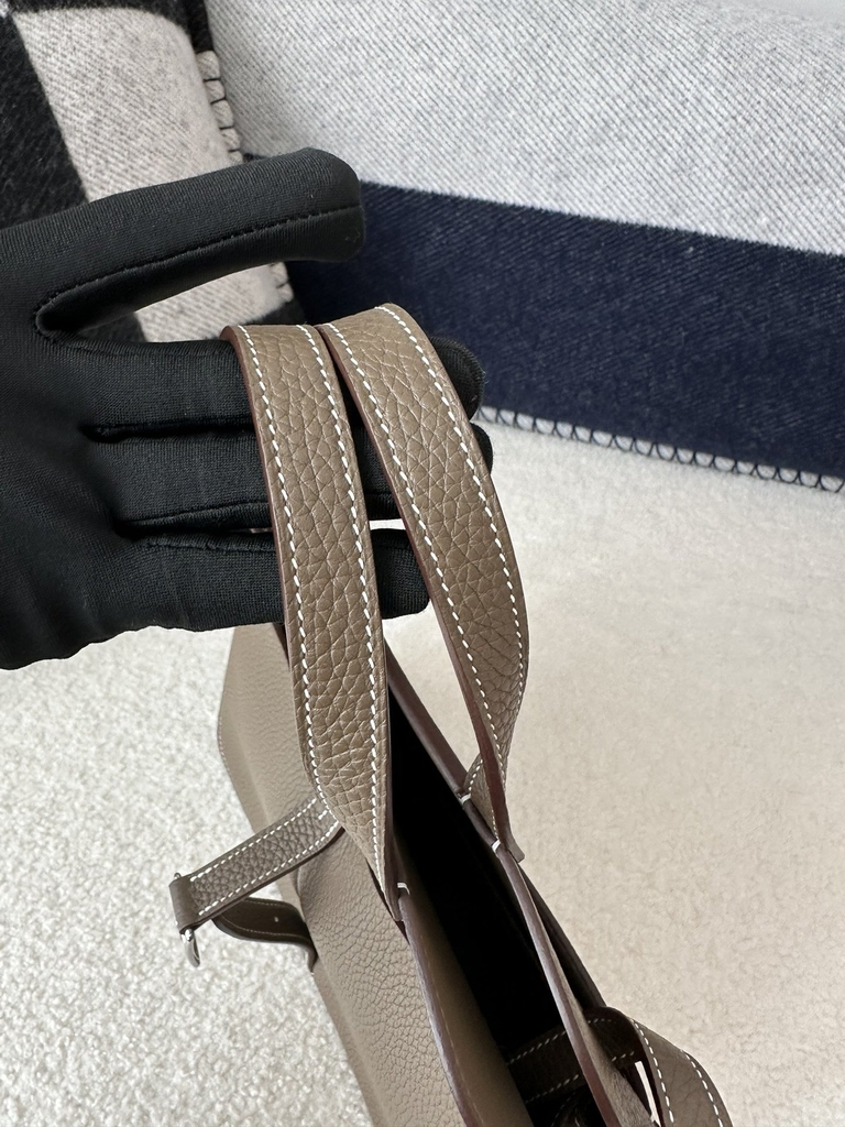 Halzan 25cm, Imported Clemence Leather, CC18 Etoupe Grey with Silver Hardware.