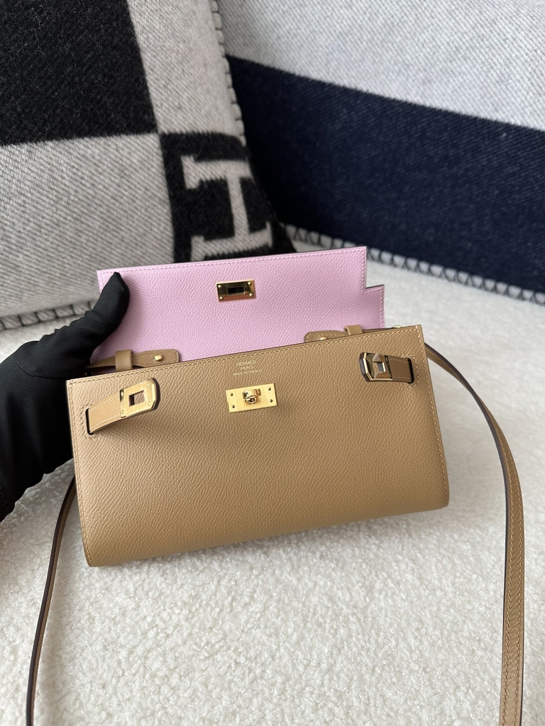Kelly To Go Crossbody Wallet, Imported Epsom Leather, 0M Chai Beige & X9 Mauve Sylvestre Purple with Gold Hardware.