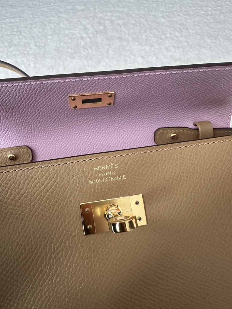 Kelly To Go Crossbody Wallet, Imported Epsom Leather, 0M Chai Beige & X9 Mauve Sylvestre Purple with Gold Hardware.