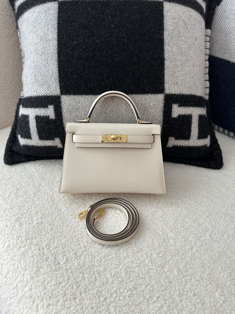Kelly Mini II, Imported Chevre Goat Leather, I2 Nata Cream White with Gold Hardware.