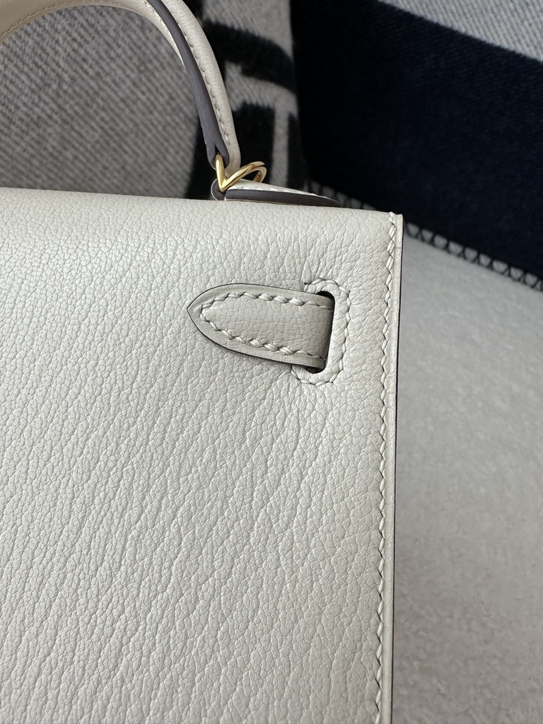Kelly Mini II, Imported Chevre Goat Leather, I2 Nata Cream White with Gold Hardware.
