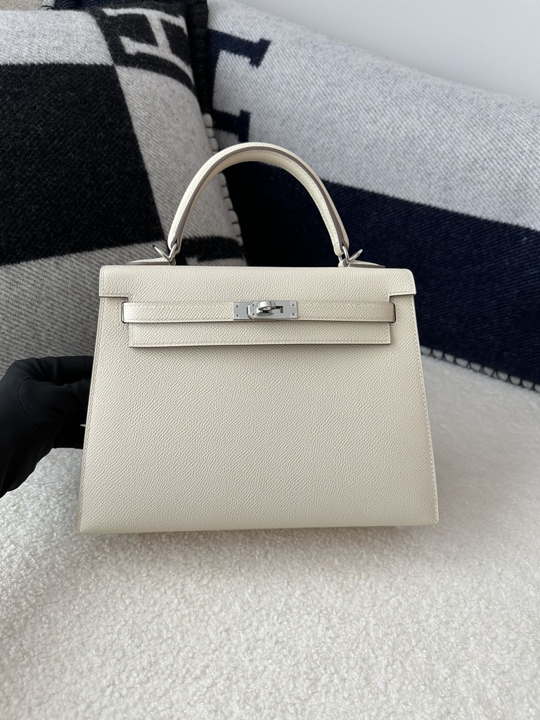 Kelly 25cm, Imported Epsom Grained Leather, CK10 Craie Milk White with Silver Hardware.