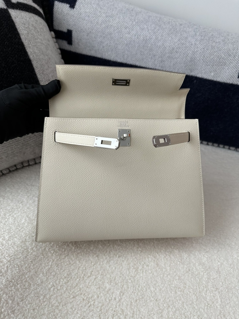 Kelly 25cm, Imported Epsom Grained Leather, CK10 Craie Milk White with Silver Hardware.