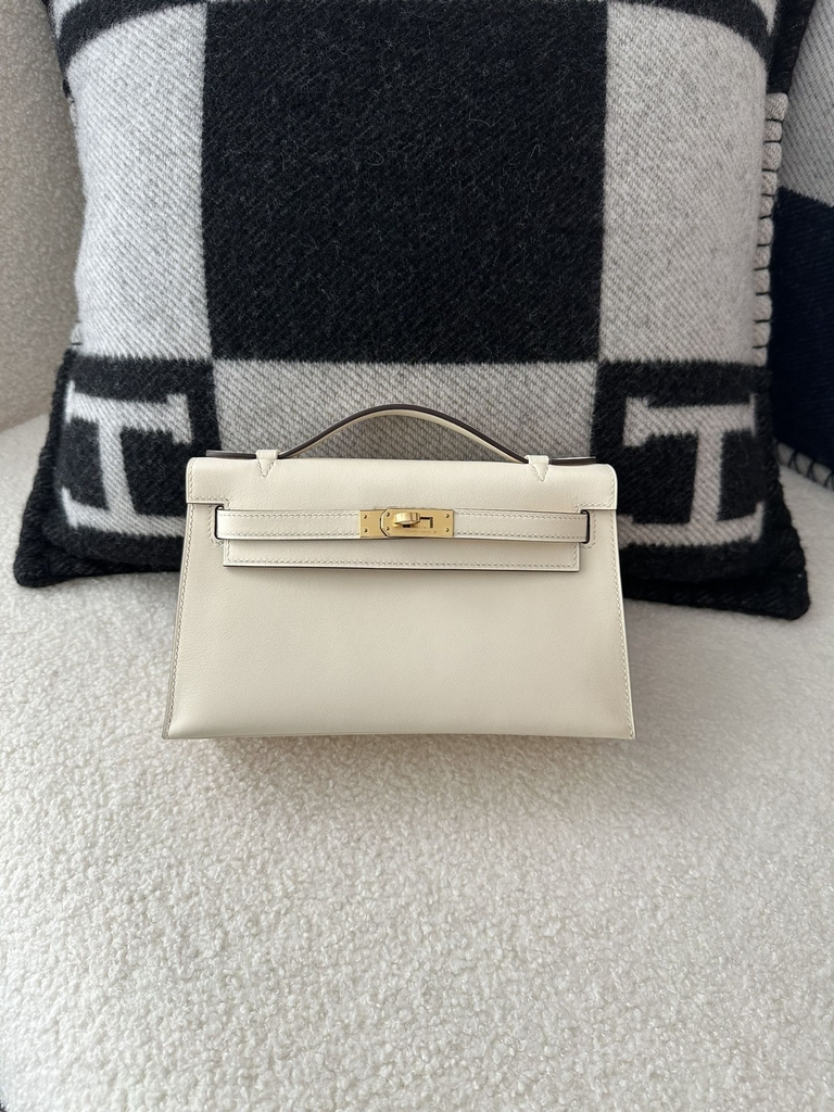 Kelly Pochette I 22cm, Imported Swift Calfskin, I2 Nata Cream White with Gold Hardware.
