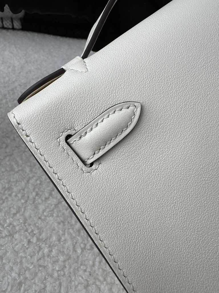 Kelly Pochette I 22cm, Imported Swift Calfskin, I2 Nata Cream White with Gold Hardware.