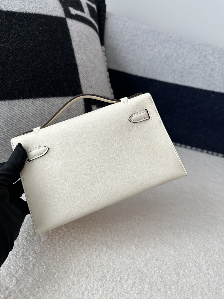 Kelly Pochette I 22cm, Imported Swift Calfskin, I2 Nata Cream White with Gold Hardware.