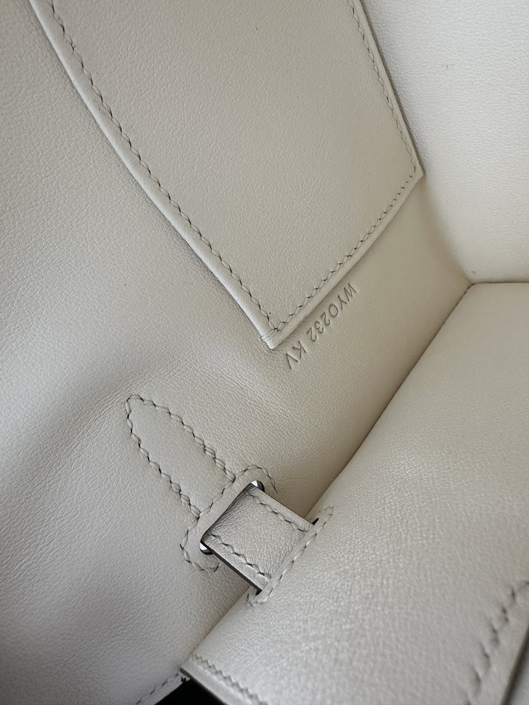Kelly Pochette I 22cm, Imported Swift Calfskin, I2 Nata Cream White with Gold Hardware.
