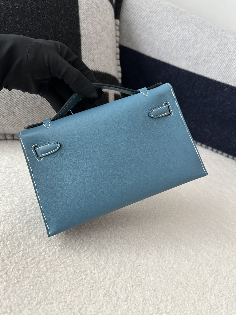 Kelly Pochette I 22cm, Imported Swift Calfskin, D2 New Bleu Jean with Gold Hardware.