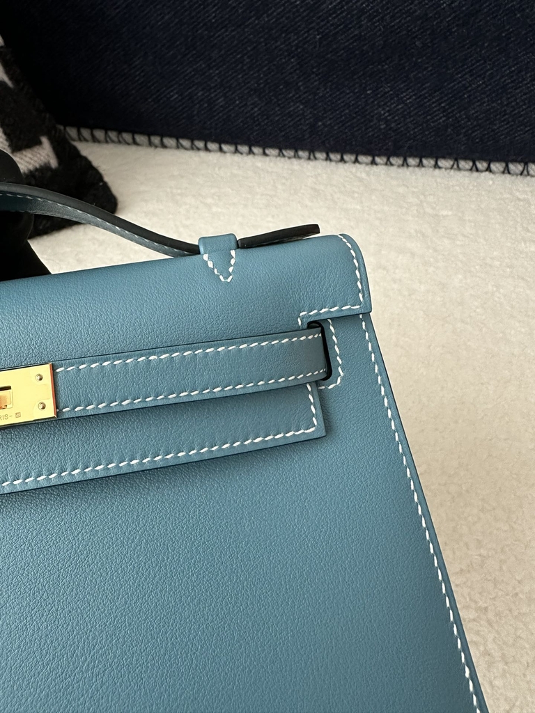 Kelly Pochette I 22cm, Imported Swift Calfskin, D2 New Bleu Jean with Gold Hardware.