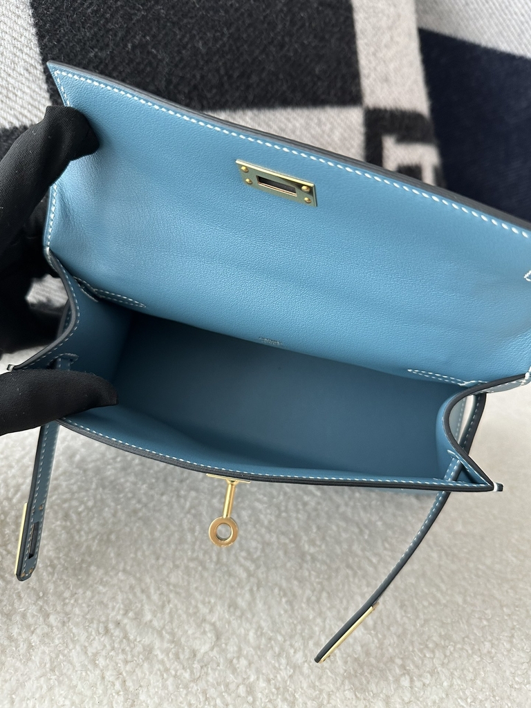 Kelly Pochette I 22cm, Imported Swift Calfskin, D2 New Bleu Jean with Gold Hardware.