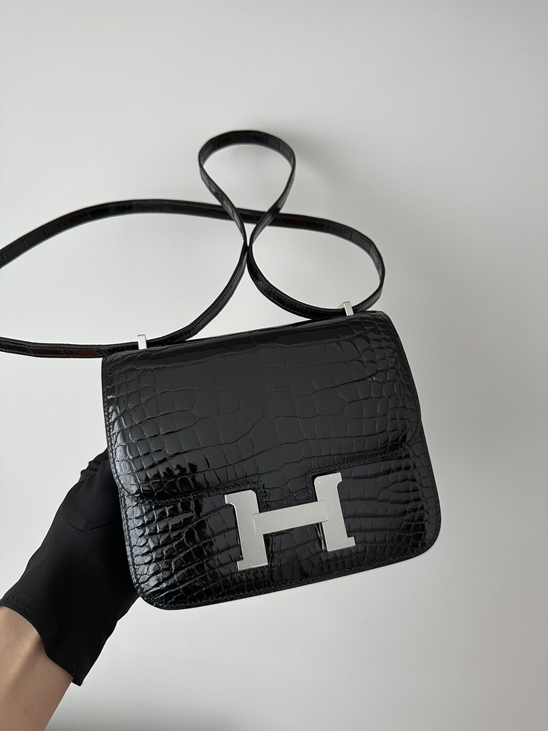 Constance 18cm, New Mirror Edition, Shiny Alligator Leather, CK89 Noir Black with Silver Hardware.