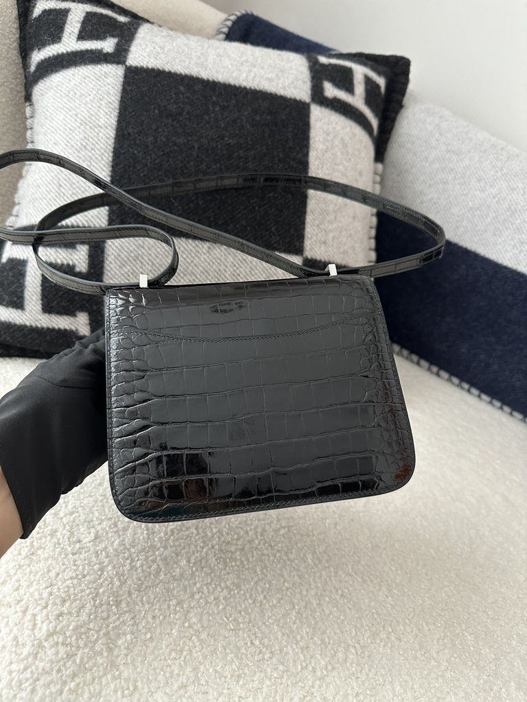 Constance 18cm, New Mirror Edition, Shiny Alligator Leather, CK89 Noir Black with Silver Hardware.