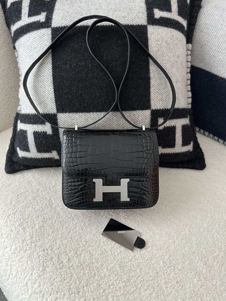 Constance 18cm, New Mirror Edition, Shiny Alligator Leather, CK89 Noir Black with Silver Hardware.