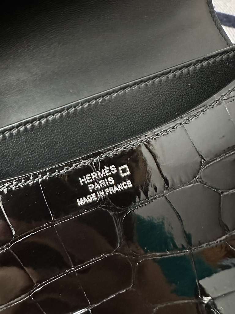 Constance 18cm, New Mirror Edition, Shiny Alligator Leather, CK89 Noir Black with Silver Hardware.