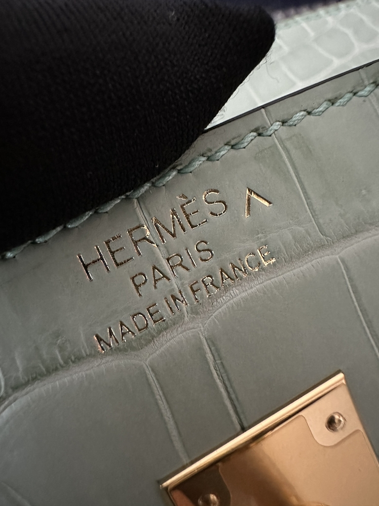 Birkin 25cm, Matte Porosus Crocodile, Imported HCP Leather, 6U Vert Deau Mint Green with Gold Hardware.