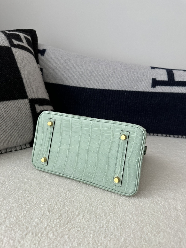 Birkin 25cm, Matte Porosus Crocodile, Imported HCP Leather, 6U Vert Deau Mint Green with Gold Hardware.