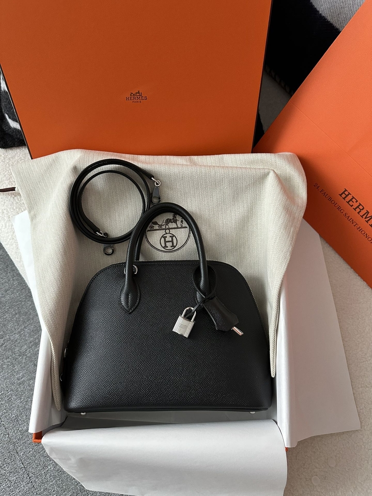 Bolide 25cm, Imported Epsom Grained Leather, CC89 Noir Black with Silver Hardware.