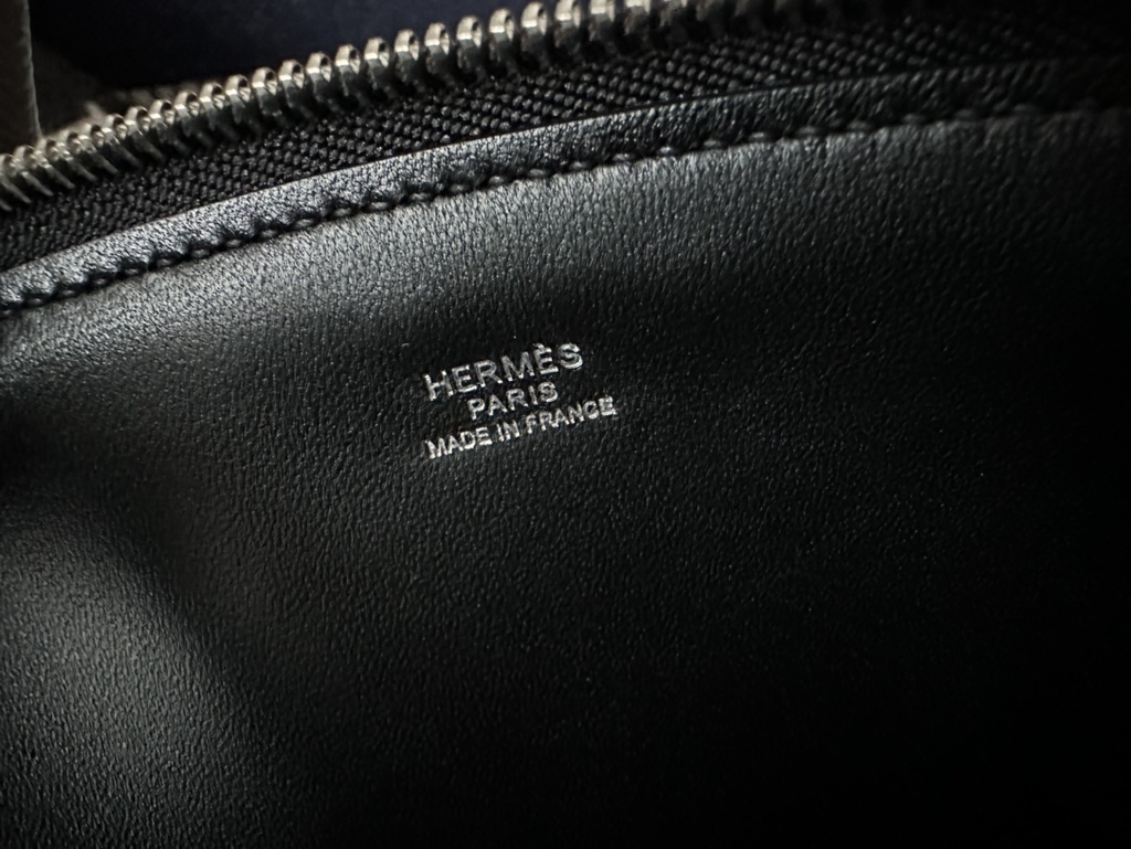 Bolide 25cm, Imported Epsom Grained Leather, CC89 Noir Black with Silver Hardware.