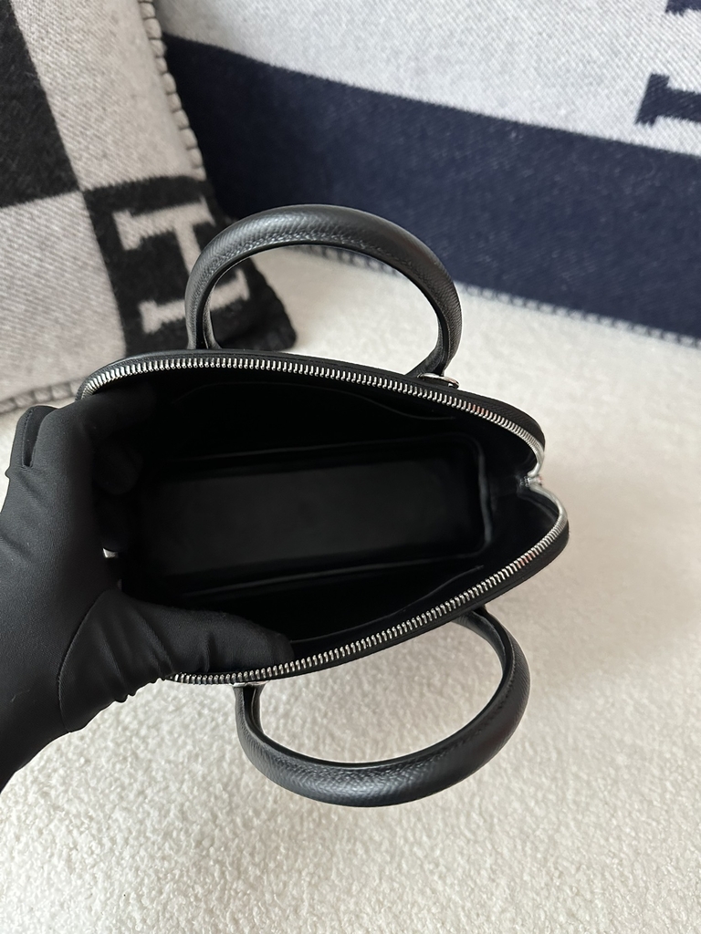 Bolide 25cm, Imported Epsom Grained Leather, CC89 Noir Black with Silver Hardware.