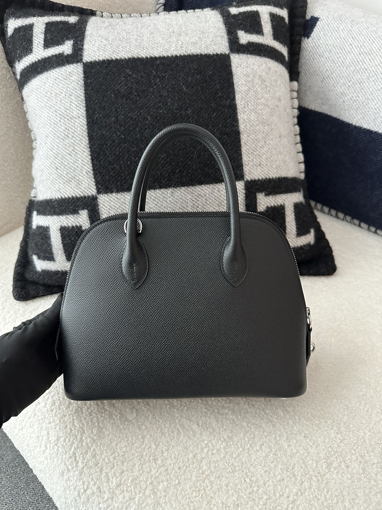Bolide 25cm, Imported Epsom Grained Leather, CC89 Noir Black with Silver Hardware.