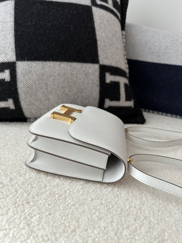 Constance 18cm, Classic Style, Imported Epsom Grained Leather, M4 Gris Pale with Gold Hardware.