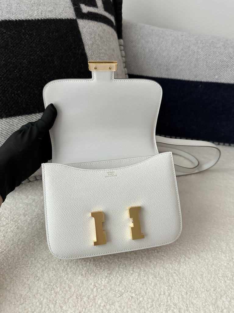 Constance 18cm, Classic Style, Imported Epsom Grained Leather, M4 Gris Pale with Gold Hardware.