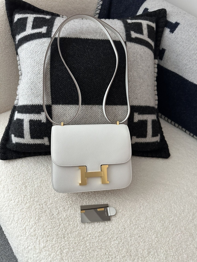 Constance 18cm, Classic Style, Imported Epsom Grained Leather, M4 Gris Pale with Gold Hardware.