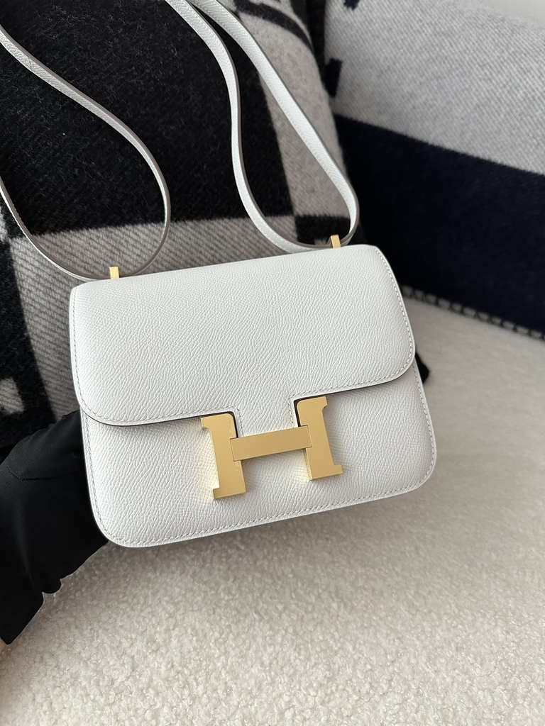Constance 18cm, Classic Style, Imported Epsom Grained Leather, M4 Gris Pale with Gold Hardware.