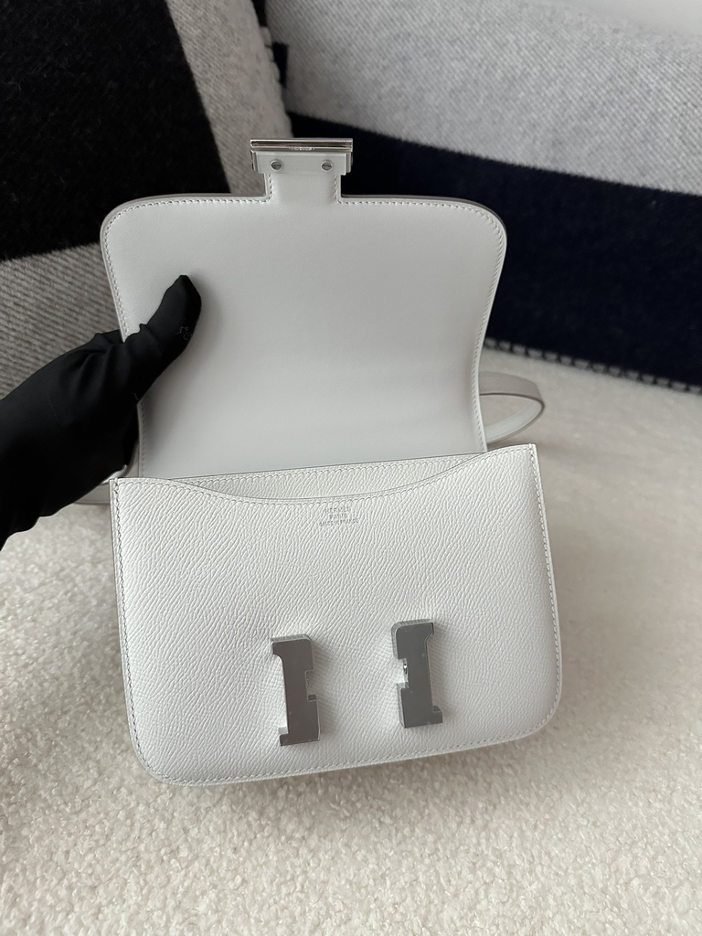 Constance 18cm, Classic Style, Imported Epsom Grained Leather, M4 Gris Pale with Silver Hardware.