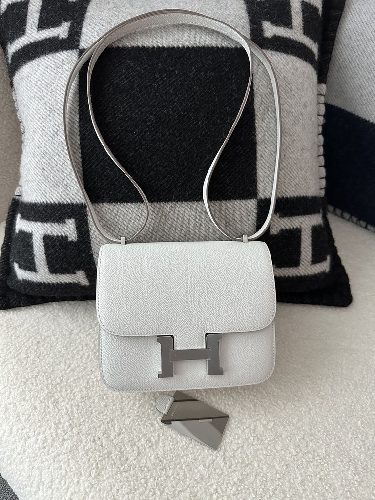 Constance 18cm, Classic Style, Imported Epsom Grained Leather, M4 Gris Pale with Silver Hardware.