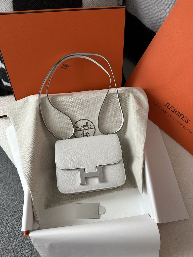 Constance 18cm, Classic Style, Imported Epsom Grained Leather, M4 Gris Pale with Silver Hardware.