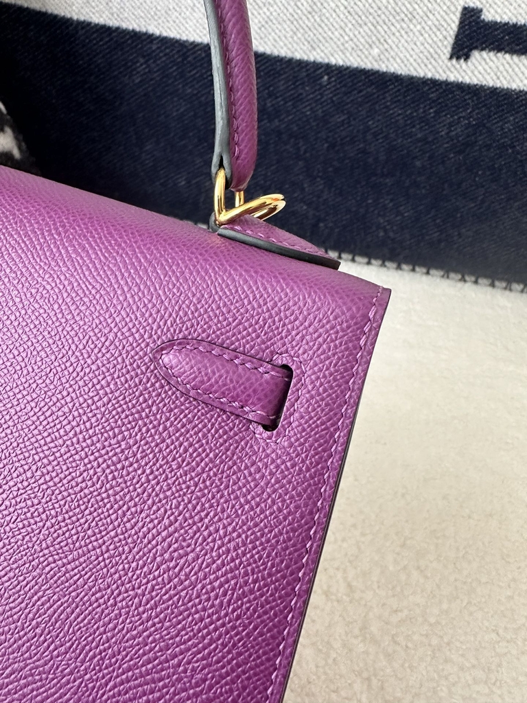 Kelly 25cm, Imported Epsom Grained Cowhide, P9 Anemone with Gold Hardware.