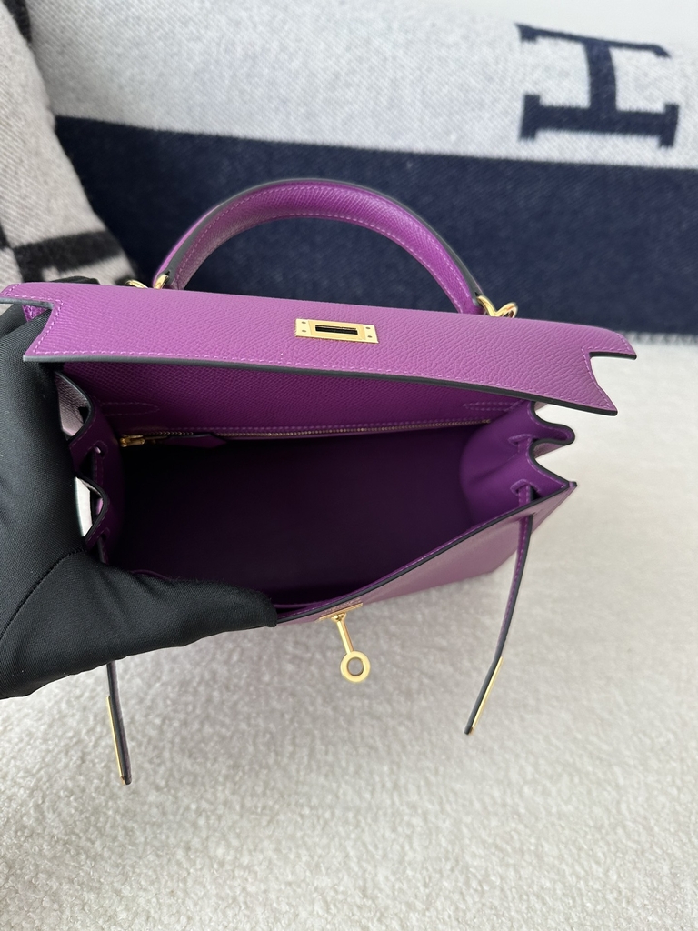 Kelly 25cm, Imported Epsom Grained Cowhide, P9 Anemone with Gold Hardware.