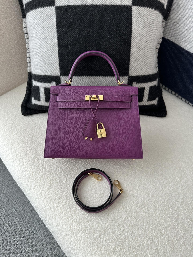 Kelly 25cm, Imported Epsom Grained Cowhide, P9 Anemone with Gold Hardware.